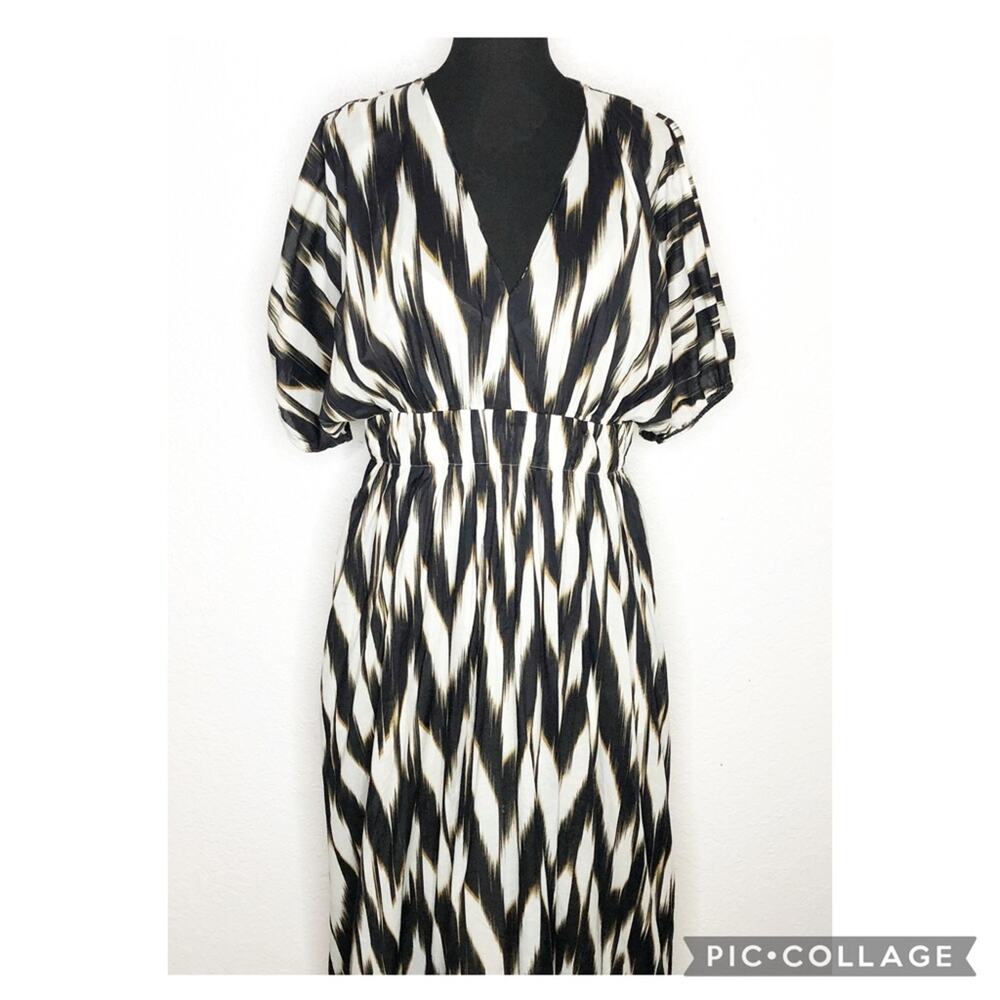 Banana Republic black white brown v neck maxi dress size Medium